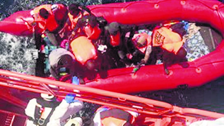 Rescatadas 101 personas de cinco pateras en el Estrecho