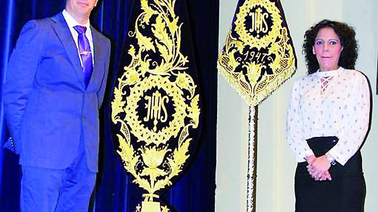 Dos obras artesanales de bordado para El Gallardete Dos obras artesanales de bordado para El Gallardete