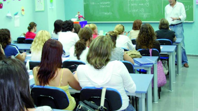 Una “fábrica” de docentes para la enseñanza española Una “fábrica” de docentes para la enseñanza española