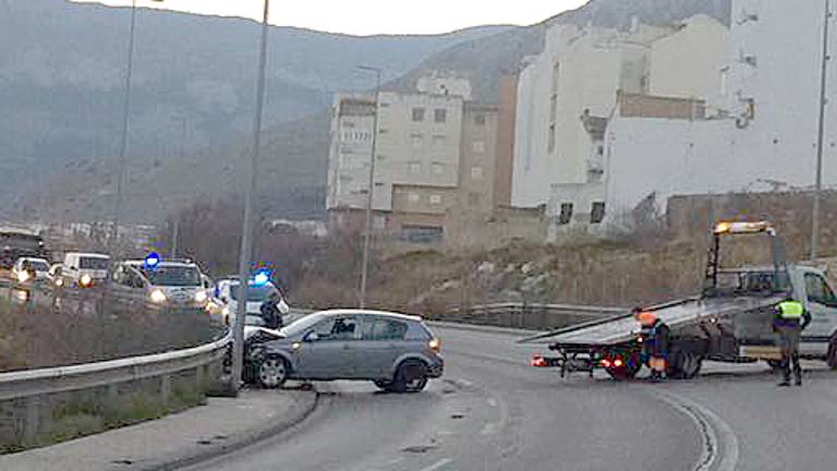 Aparatoso accidente en la ronda Sur Aparatoso accidente en la ronda Sur