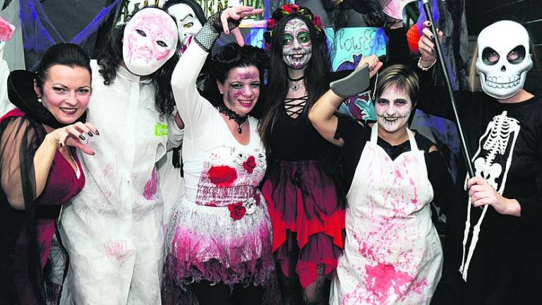 “Halloween”, una terrorífica moda para pasarlo de miedo “Halloween”, una terrorífica moda para pasarlo de miedo