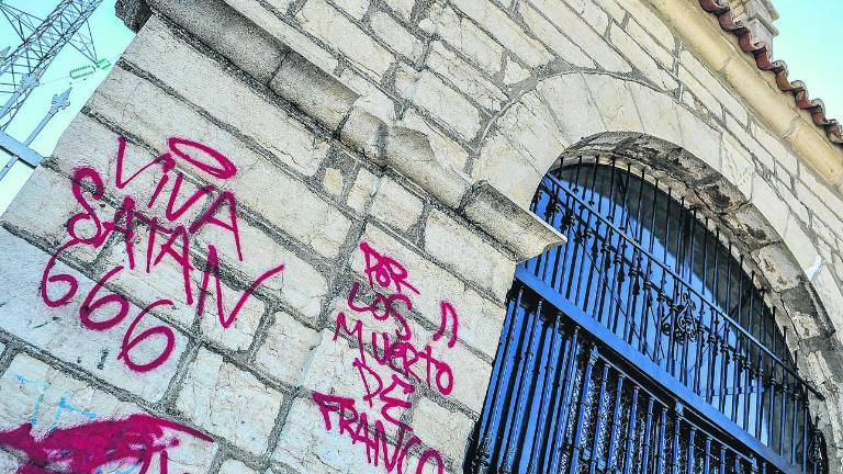 Pintada en la ermita del Calvario Pintada en la ermita del Calvario