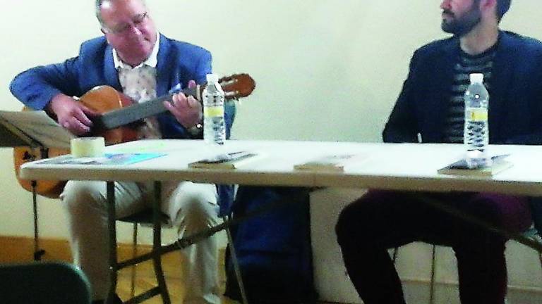 Manu Ibáñez presenta su primer libro de relatos en su tierra natal Manu Ibáñez presenta su primer libro de relatos en su tierra natal