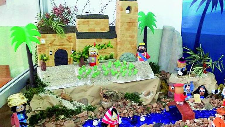 Montan un belén benéfico a base de huevos en un el colegio de Vilches Montan un belén benéfico a base de huevos en un el colegio de Vilches