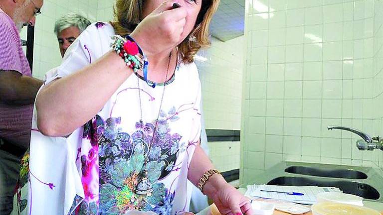 Teresa Vega “bendice” la comida del Doctor Sagaz Teresa Vega “bendice” la comida del Doctor Sagaz