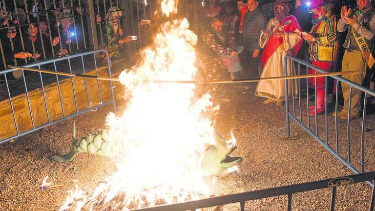 La directiva del colectivo ACCU se va por los insultos en el Carnaval