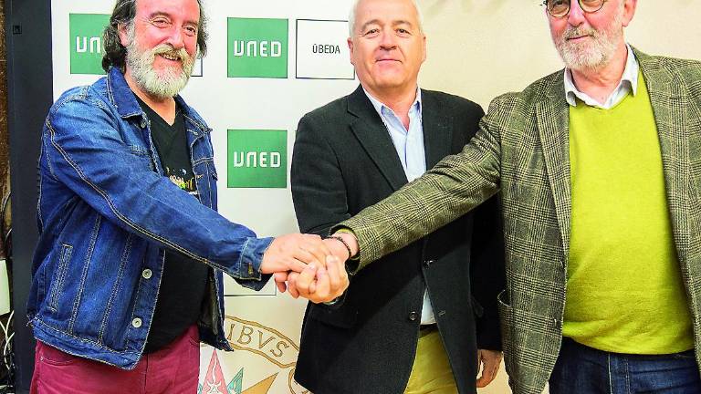 La UNED estrecha lazos con “Peor para el sol “ y la Asociación Malión