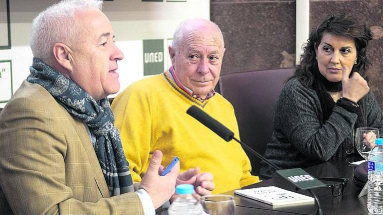 Carvajal, Premio Nacional de Poesía 2012, inaugura “Aula de Literatura”