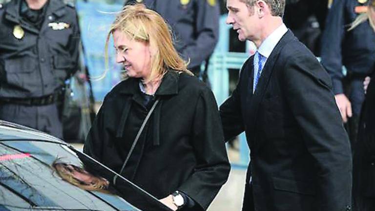 La defensa de la Infanta afirma que ella rubricaba sin pedir explicaciones La defensa de la Infanta afirma que ella rubricaba sin pedir explicaciones