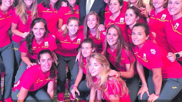 Mariano Rajoy despide a María de los Ángeles Ruiz antes de partir hacia Río Mariano Rajoy despide a María de los Ángeles Ruiz antes de partir hacia Río