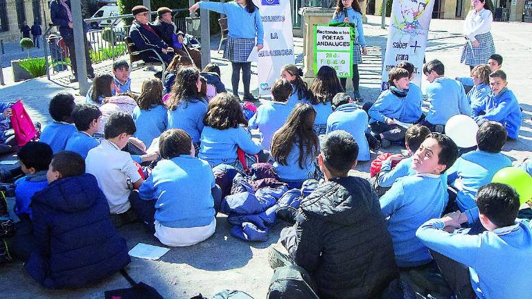 Certamen de poesía al aire libre de “La Milagrosa” para celebrar el 28F