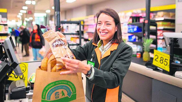Mercadona se suma a la economía circular con el reciclaje de sus bolsas Mercadona se suma a la economía circular con el reciclaje de sus bolsas