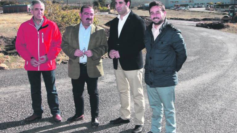 La rotonda del polígono El Chaparral estará lista para principios de 2018 La rotonda del polígono El Chaparral estará lista para principios de 2018