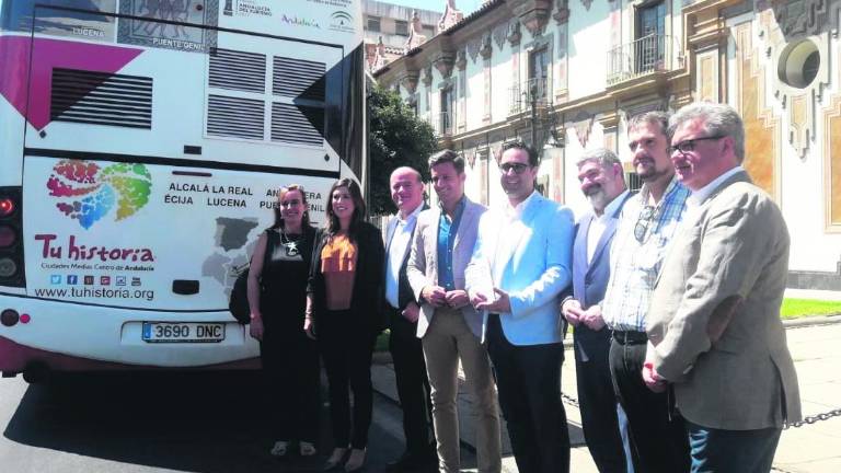 Promoción turística en autobuses de Sevilla, Málaga, Córdoba y Granada Promoción turística en autobuses de Sevilla, Málaga, Córdoba y Granada