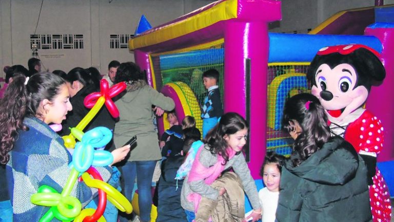 Más de un millar de niños visita la gran fiesta generada en Navilusión