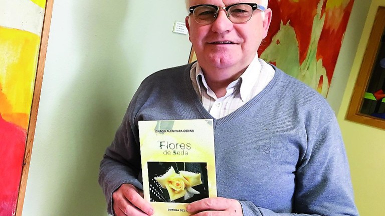 “Flores de seda”, el último libro del torrecampeño Ignacio Alcántara