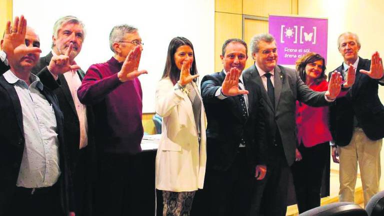 Las farmacias se suman a la campaña de apoyo a afectados por el lupus Las farmacias se suman a la campaña de apoyo a afectados por el lupus