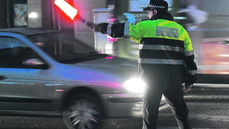 El Ayuntamiento abre la oposición para cubrir 21 plazas en la Policía Local El Ayuntamiento abre la oposición para cubrir 21 plazas en la Policía Local