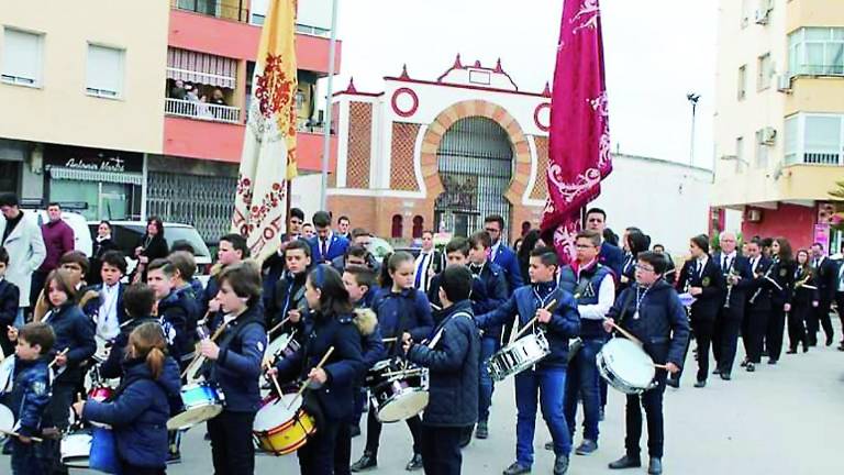 Las banderas de la Cofradía Matriz invitan a la Romería