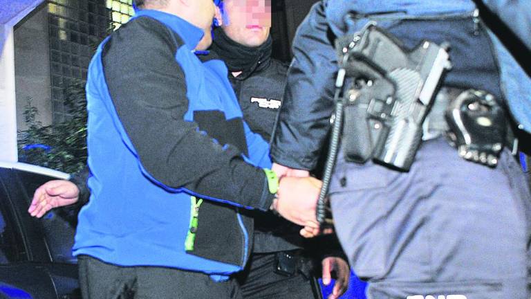 Detenido un “youtuber” que enseñaba a fabricar armas Detenido un “youtuber” que enseñaba a fabricar armas