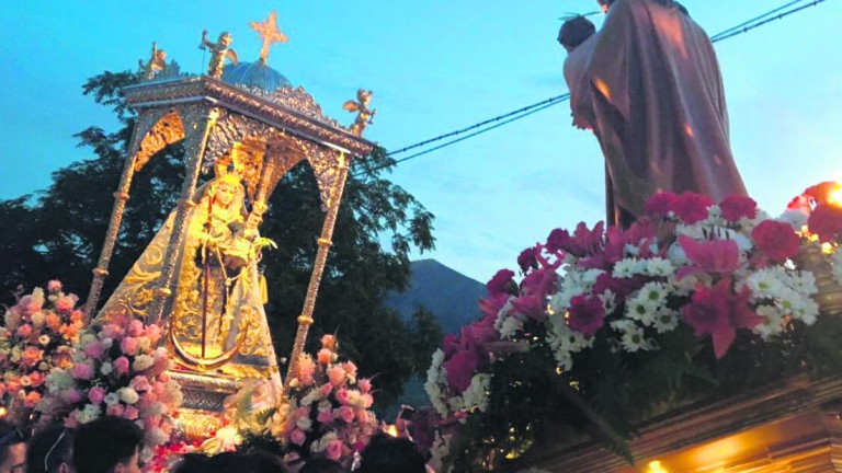 La Virgen de Cuadros entra en Bedmar en olor de multitudes