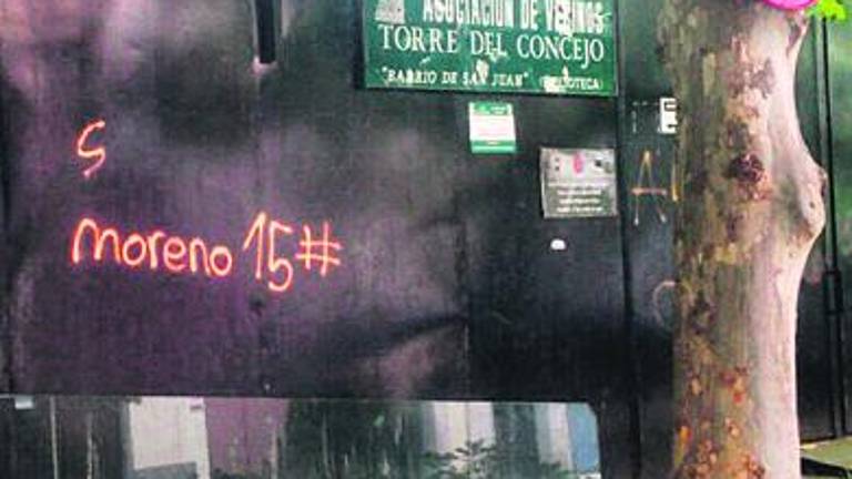 Los vándalos se ceban con la Plaza Rosales, en “San Juan” Los vándalos se ceban con la Plaza Rosales, en “San Juan”