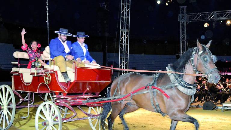 La cautivadora Carmen enamora a los baezanos