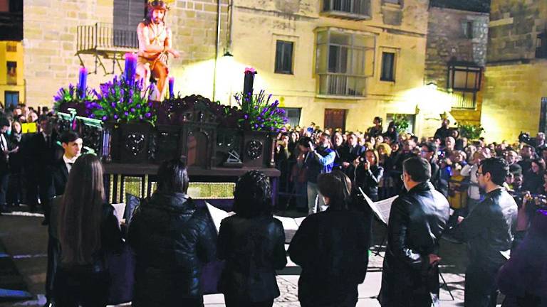 Lunes Santo de faroles y tulipas Lunes Santo de faroles y tulipas