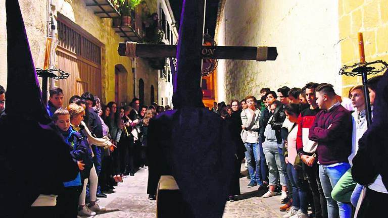 Lunes Santo de faroles y tulipas Lunes Santo de faroles y tulipas