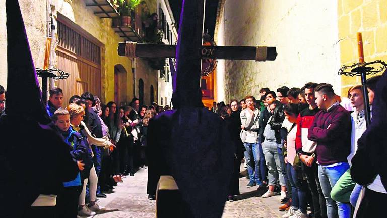 Lunes Santo de faroles y tulipas