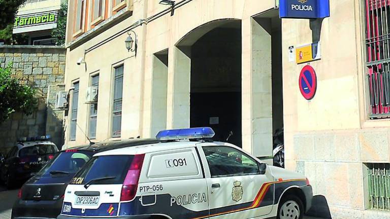 Detenida en un tanatorio por “liarla” Detenida en un tanatorio por “liarla”