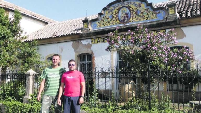 Cosecheros reclaman el dinero de su aceite Cosecheros reclaman el dinero de su aceite