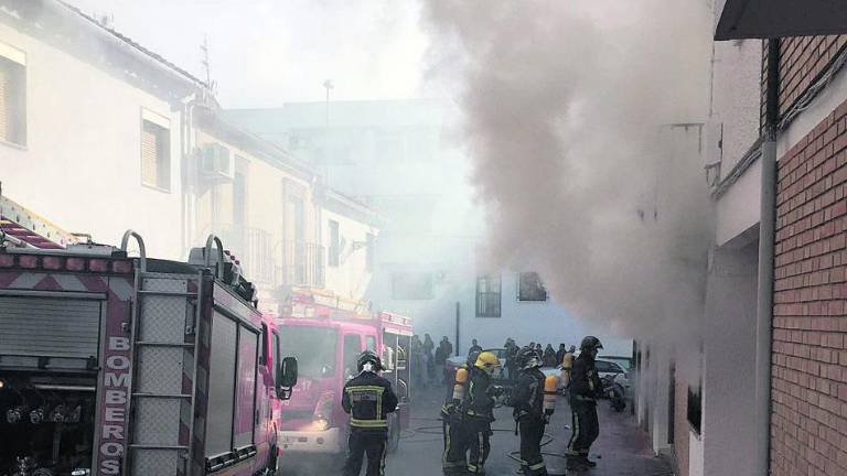 Un herido leve tras el incendio en una vivienda de Jamilena