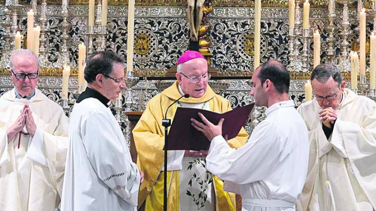 La Reina de Jaén se funde con su pueblo La Reina de Jaén se funde con su pueblo