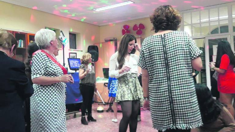 Una fiesta muy femenina a orillas del Guadalquivir Una fiesta muy femenina a orillas del Guadalquivir