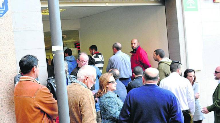 Los contratos indefinidos a los mayores de 45 años suben Los contratos indefinidos a los mayores de 45 años suben