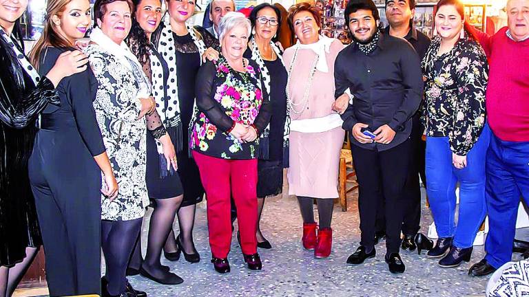 Una zambomba flamenca de aire tradicional y “éxito total”