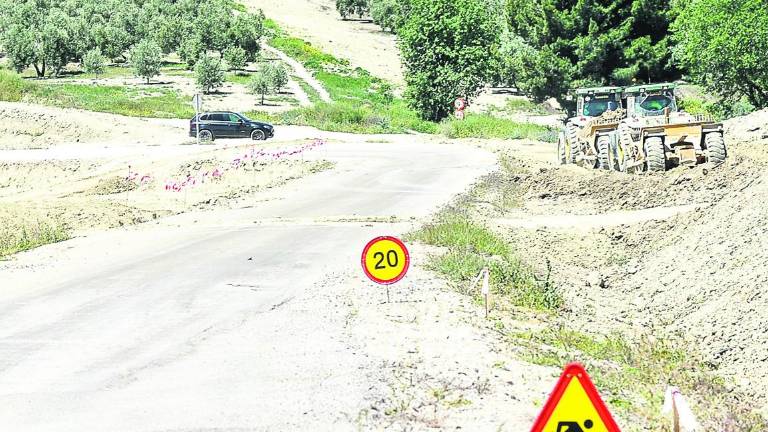 Más inversión para abrir otro tramo de la A-32 antes de junio Más inversión para abrir otro tramo de la A-32 antes de junio