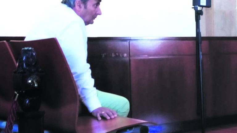 Niega haberse quedado con el dinero de los alcohólicos rehabilitados Niega haberse quedado con el dinero de los alcohólicos rehabilitados