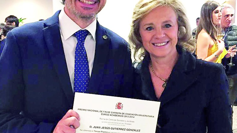 Juan Jesús Gutiérrez recibe el Premio Nacional Fin de Carrera