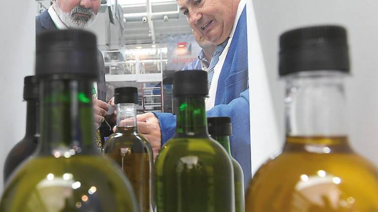 Oro líquido verde y en botella Oro líquido verde y en botella