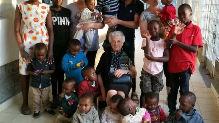 La viral hazaña de Irma, la voluntaria de 93 años en Kenia