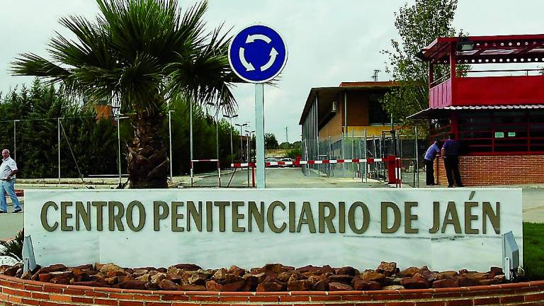 Un funcionario sufre un pinchazo en la cárcel con una tatuadora ilegal Un funcionario sufre un pinchazo en la cárcel con una tatuadora ilegal