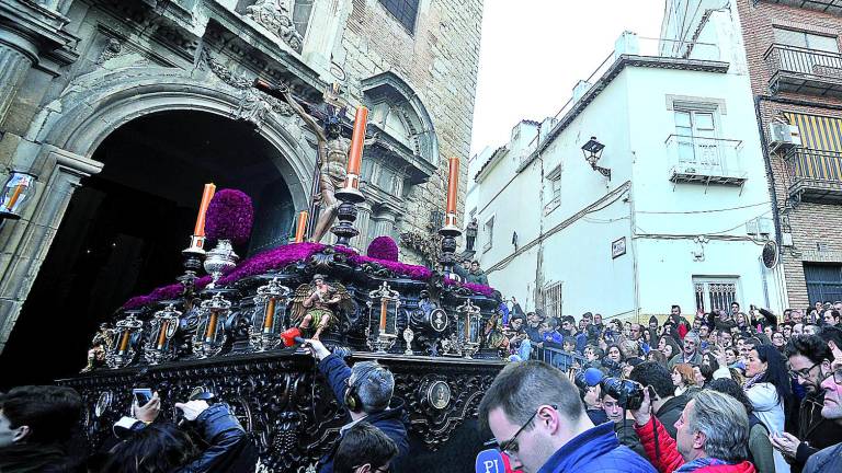 Una procesión “cum laude” Una procesión “cum laude”