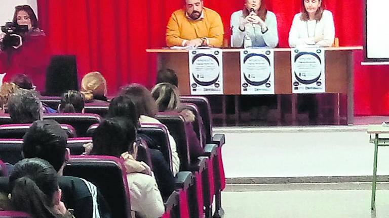 Jornada informativa sobre los cinco nuevos itinerarios de inserción laboral Jornada informativa sobre los cinco nuevos itinerarios de inserción laboral