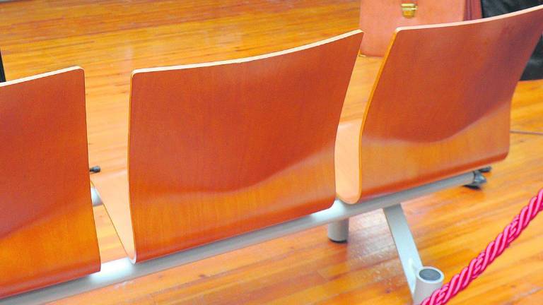 A juicio tres mujeres por dejar sin nada a la anciana que cuidaban A juicio tres mujeres por dejar sin nada a la anciana que cuidaban