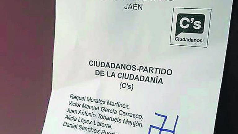 La cruz nazi en una papeleta en la Universidad La cruz nazi en una papeleta en la Universidad