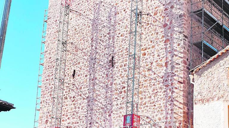 Avanzan las obras de la torre del “Homenaje” en Torres Avanzan las obras de la torre del “Homenaje” en Torres