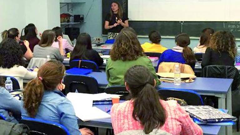 Una “fábrica” de docentes para la enseñanza española Una “fábrica” de docentes para la enseñanza española