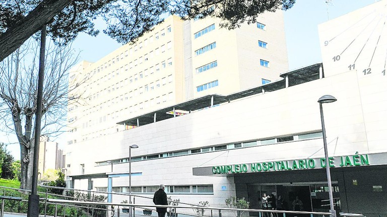 La Junta promete “eliminar” la tercera cama en el hospital